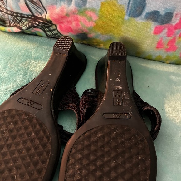 Aerosoles A2 fancy black suede dressy sandals. Sz 9 excellent condition - Picture 3 of 8